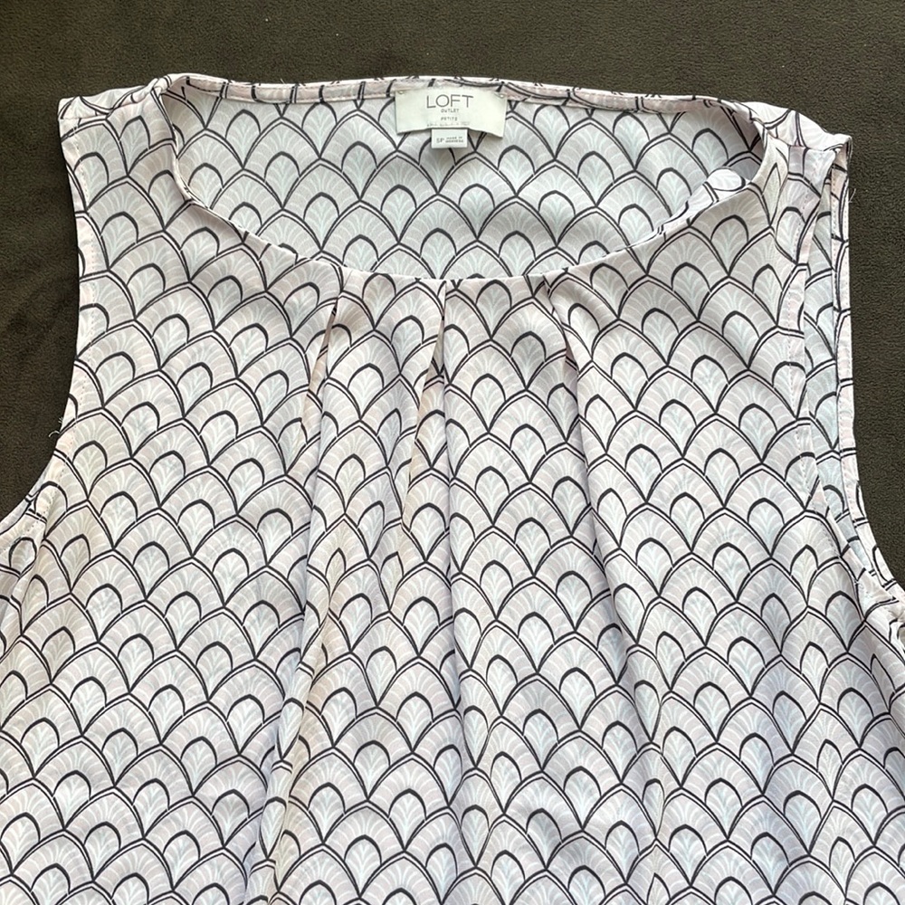 Women’s petite small Loft pink design sleeveless blouse